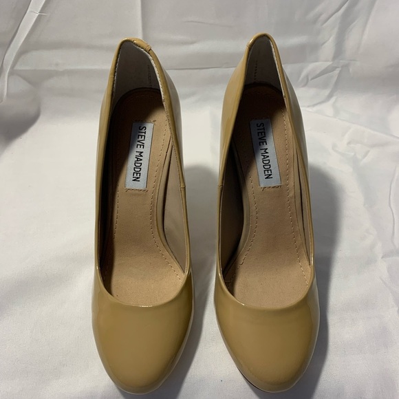 Steve Madden Patent Leather Classic Pumps - Picture 3 of 9